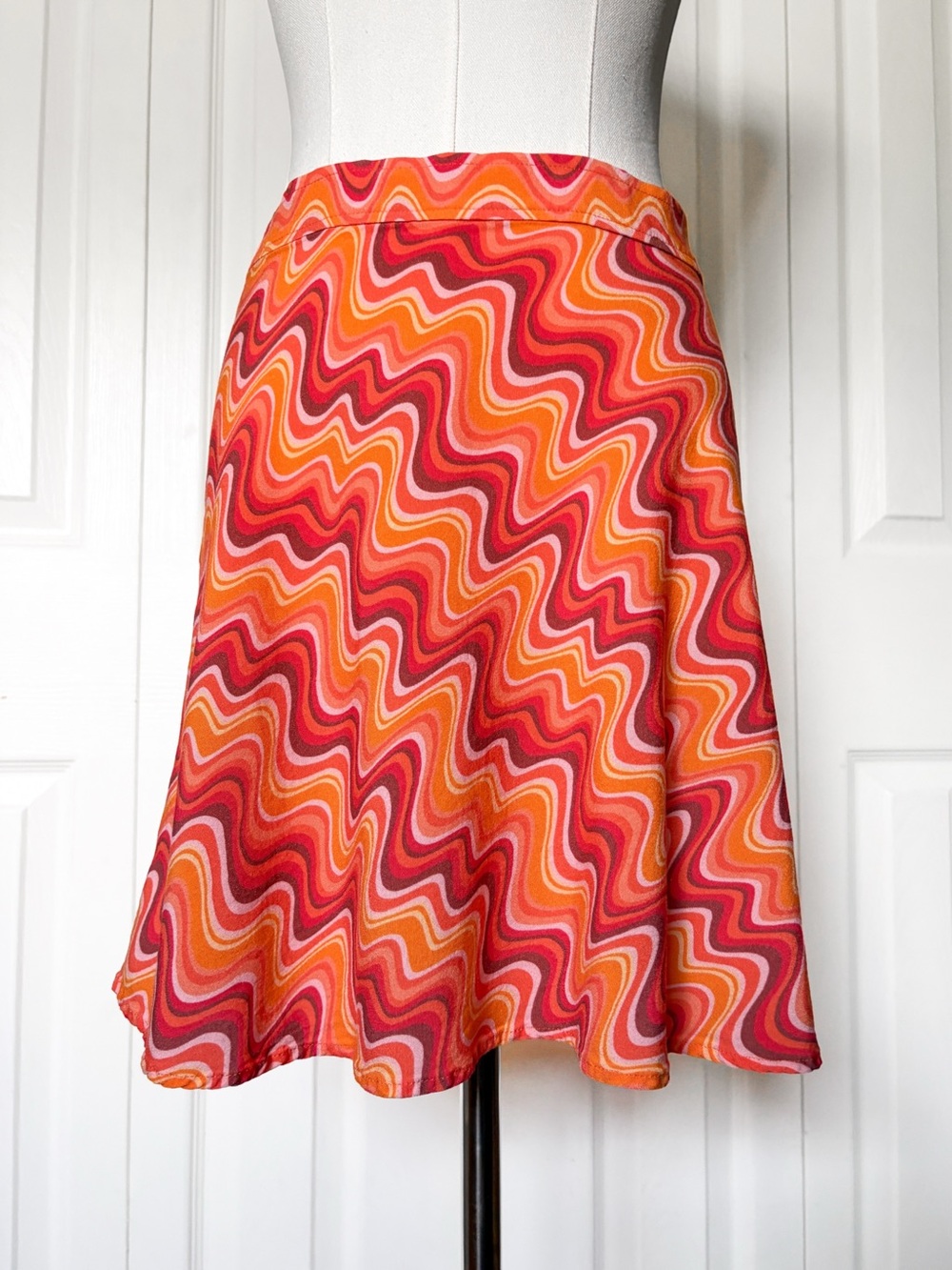 Social Tourist Retro High-Waisted Mini Skirt Size Medium Orange Groovy Print